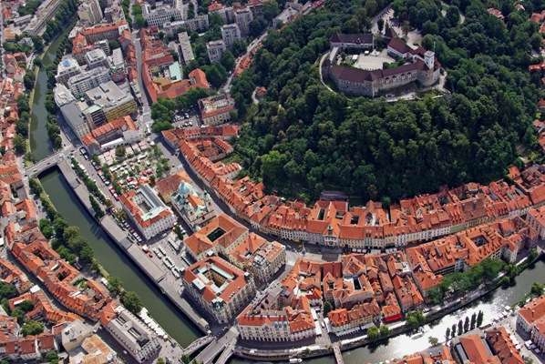 Ljubljanski grad z okolico